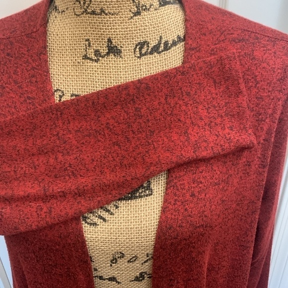 LuLaRoe Sarah Cardigan Open Sweater Duster Heathered Red Size M NWOT - Picture 3 of 9